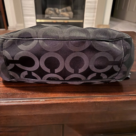 Coach Black and Gray Signature Shoulder Bag - Picture 4 of 9